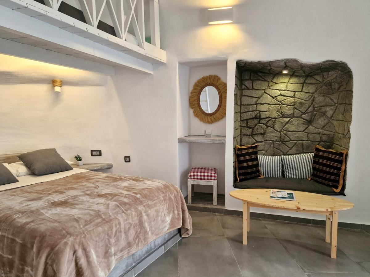 Aqua & Terra Traditional Cave Houses Oia  Room photo